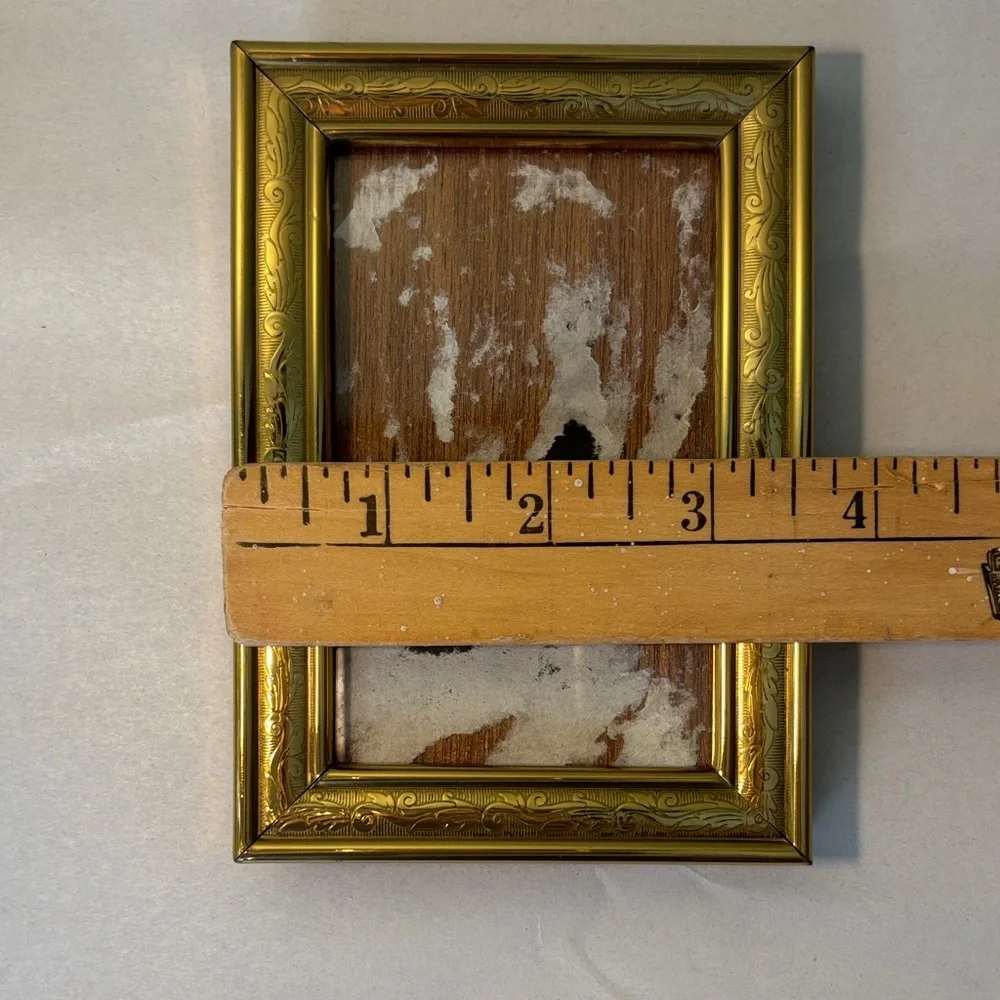 Fetco International Inc Elegant Gold Tone Picture Frame